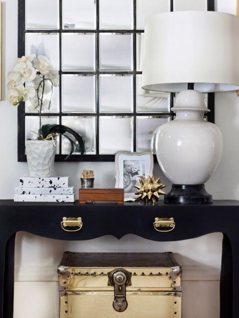 10 Black and White Modern Console Tables